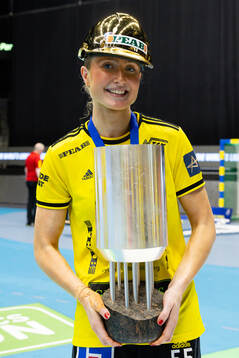 Sävehofs Felicia Granat med Bengt Johanssons pokal
