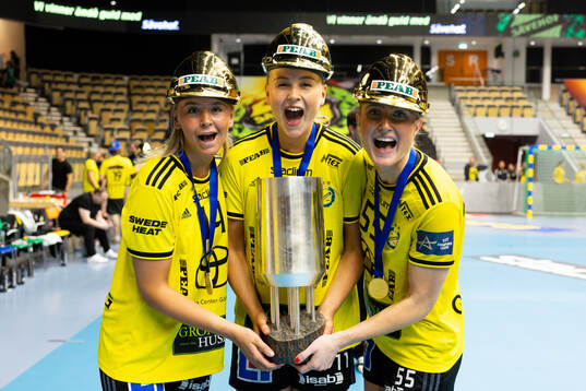 Sävehof Madeleine Rehnberg, Stina Wiksfors och Felicia