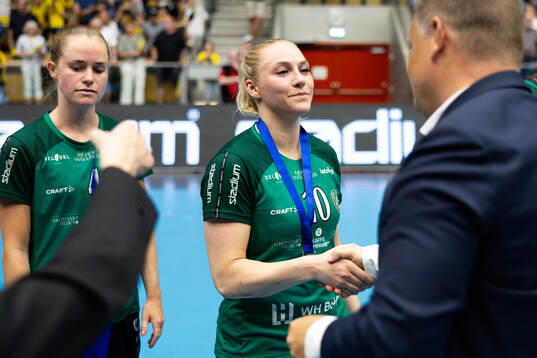 Önnereds Siw Aabech får sin silvermedalj