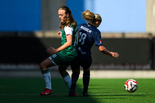 Alingsås Alma Öberg och Eskilstuna Uniteds Agnes Vigholm