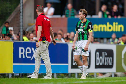 GAIS August Wängberg pratar med supportrarna