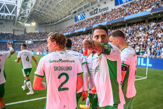 Hammarbys Nahir Besara jublar med lagkamrater