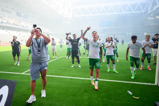Hammarbys Jusef Erabi och Fredrik Hammar jublar med