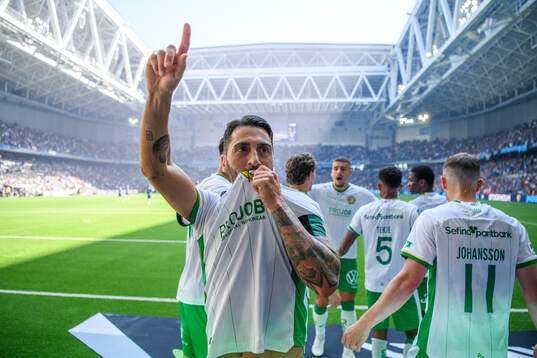 Hammarbys Nahir Besara jublar