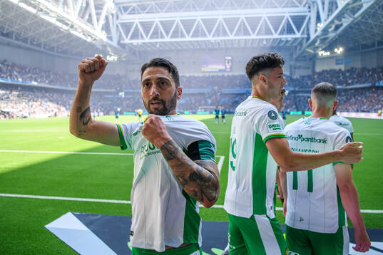 Hammarbys Nahir Besara jublar