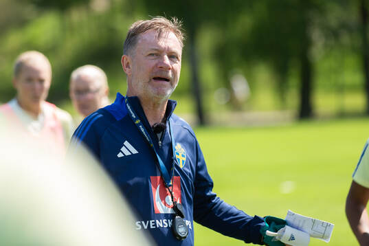 Coach Peter Gerhardsson of Sweden