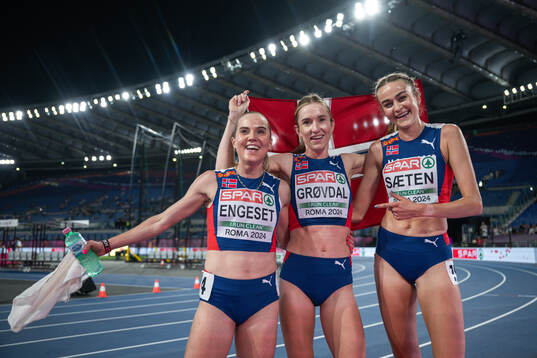 Kristine Eikrem Engeset, Karoline Bjerkeli Grøvdal and