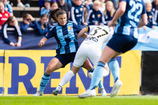 Djurgårdens Alexsandra Lobanova och AIKs Patricia