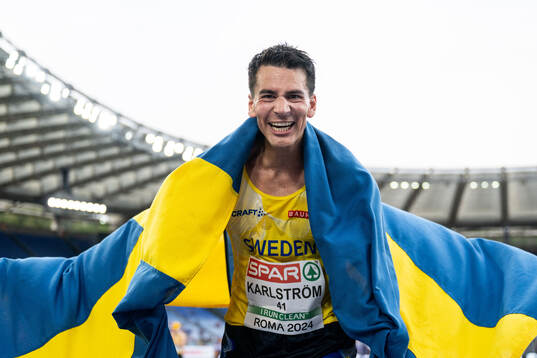Perseus Karlström of Sweden celebrates