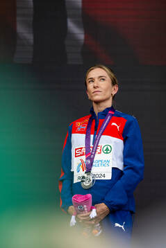 Karoline Bjerkeli Grøvdal of Norway at the medal ceremony