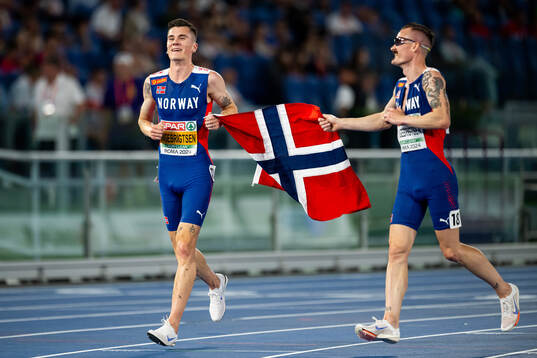 Jakob Ingebrigtsen of Norway celebrates with his brother