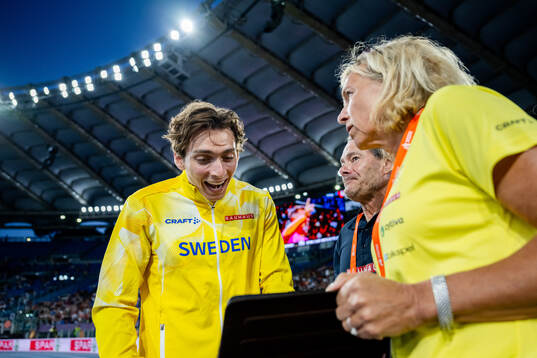 Armand Duplantis of Sweden with Greg and Helena Duplantis