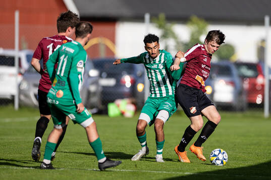 Bläddra bland fler bilder av Fotboll, Div 3 Sydvästra Götaland, Galtabäck - Vinberg
