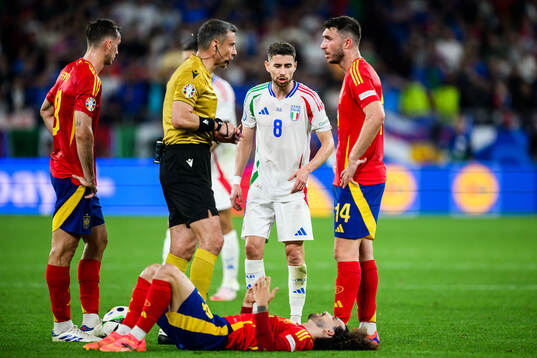 Jorginho of Italy reacts  towards  Marc Cucurella of Spain