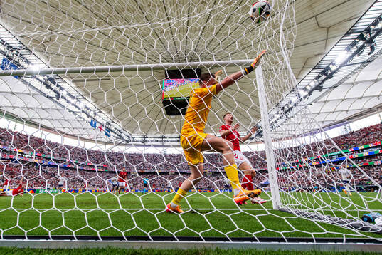 Rasmus Højlund of Denmark reacts next to goalkeeper Jordan