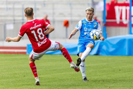 Degerfors Teo Grönborg och IK Oddevolds Anton Snibb