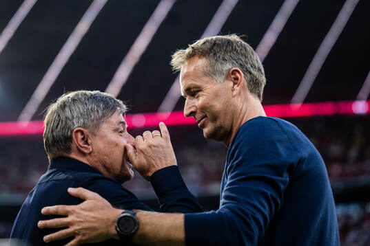 Head coach Dragan Stojkovic of Serbia and Head coach Kasper