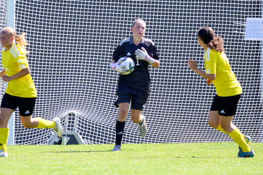 målvakt Alice Enander, New Mill FC