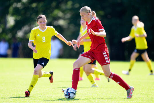 Lina Gustafsson, Lotorps IF och Melinda Mattsson, IK