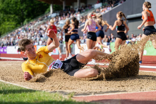 Joakim Hellbratt, Huddinge AIS