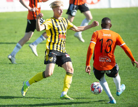 IFK Hässleholms Noel Larsson i matchen i div 2 mellan