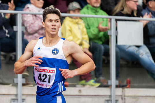 David Thid, Spårvägens FK, vinner herrarnas 400 m häck