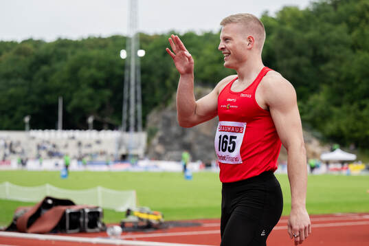 Henrik Larsson, IF Göta Karlstad, vinner herrarnas 200 m