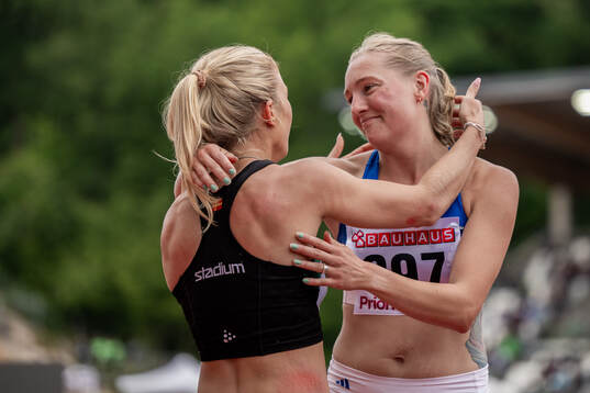 Julia Henriksson, Malmö AI och Moa Hjelmer, Spårvägens FK