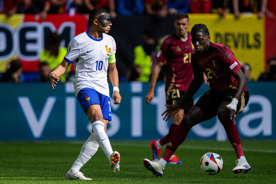 Kylian Mbappé of France and Amadou Onana of Belgium