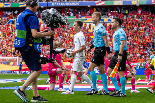 Referee Glenn Nyberg