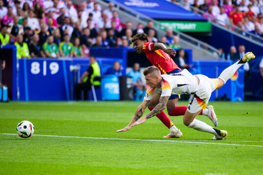 Lamine Yamal of Spain and Toni Kroos of Germany