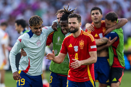 Lamine Yamal, Fabian Ruiz Pena and Nicholas Williams of