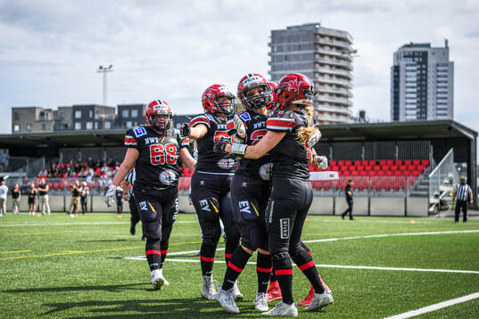 Carlstad Crusaders spelare jublar