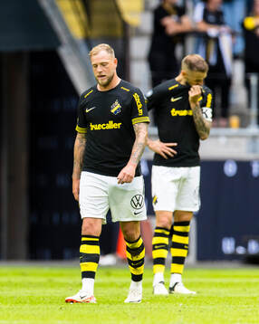 AIKs John Guidetti och Alexander Milosevic deppar