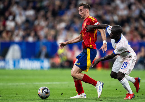 Fabian Ruiz Pena of Spain and N'Golo Kanté of France