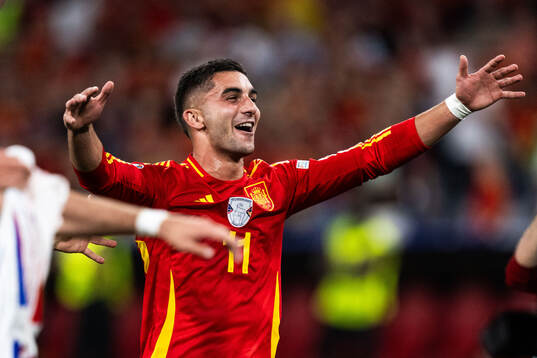 Ferran Torres of Spain celebrates