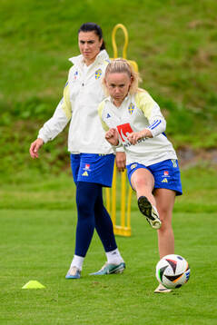 goalkeeper Zecira Musovic and Matilda Vinberg