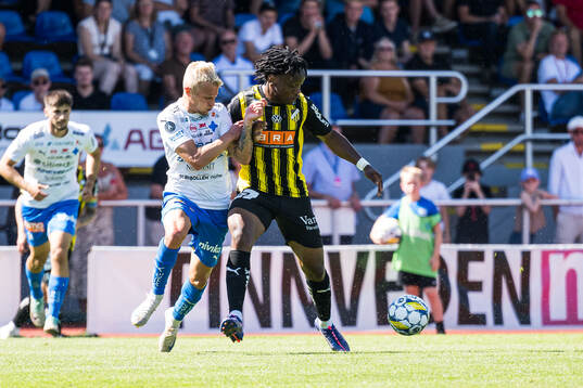 Värnamos Viktor Bergh och Häckens Jeremy Agbonifo
