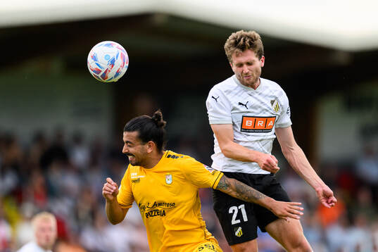 Mehdi Kirch of Diddeleng and Adam Lundkvist of Häcken