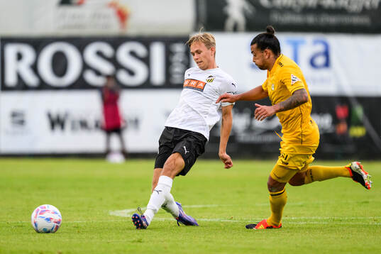Pontus Dahbo of Häcken and Mehdi Kirch of Diddeleng