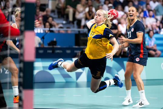 Emma Lindqvist of Sweden and Camilla Herrem of Norway