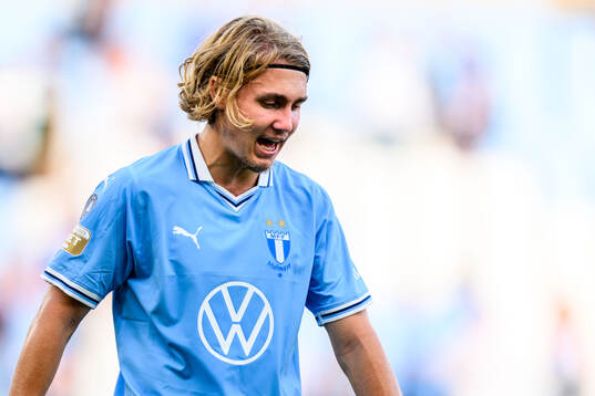 Malmö FFs Sebastian Nanasi deppar