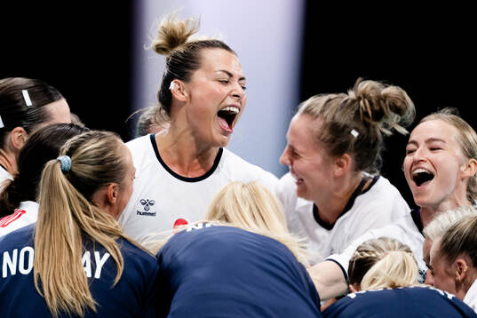 Bläddra bland fler bilder av Paris 2024 Olympics, Day 2, Handball, Denmark - Norway