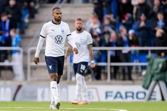 Isaac Kiese Thelin of Malmö FF looks dejected