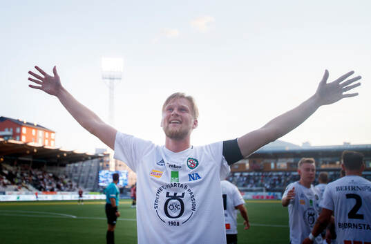 Örebros Karl Holmberg jublar