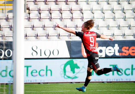 Östersunds Sebastian Karlsson Grach jublar
