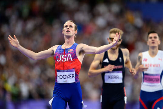 Cole Hocker of USA celebrates