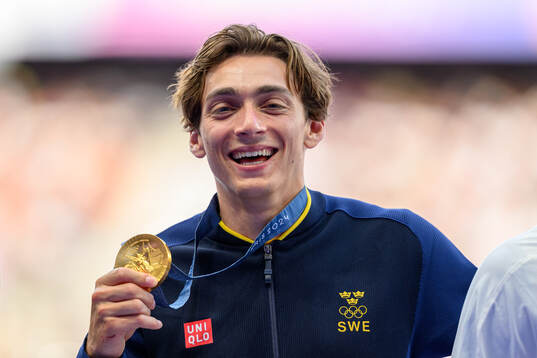 Armand Duplantis of Sweden with his gold medal
