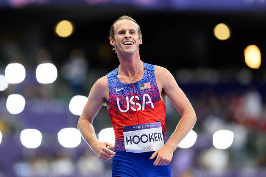 Cole Hocker of USA celebrates