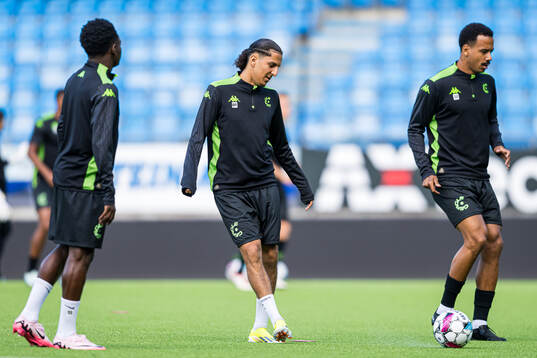 Rayan El Bahri of Cercle Brugge warms up